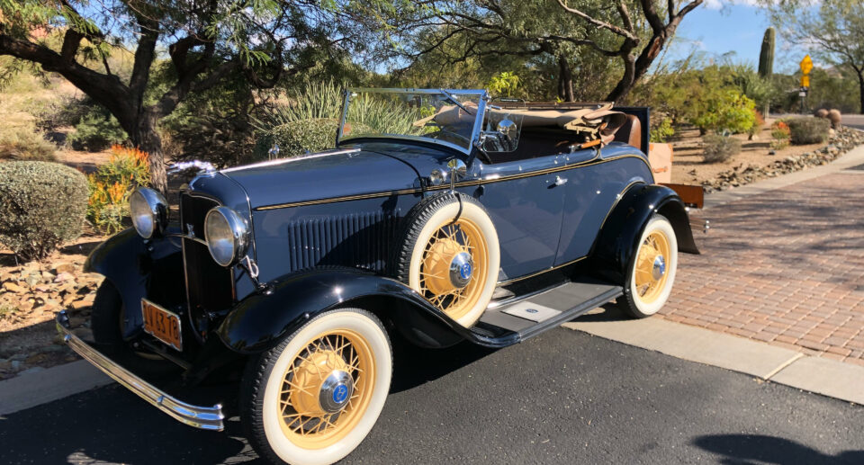 1932 Ford Model 18 V-8 Deluxe Roadster